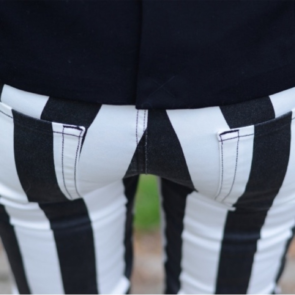 🖤🤍 7 For All Mankind Slim Cigarette Jeans in Black & White Coated Stripes